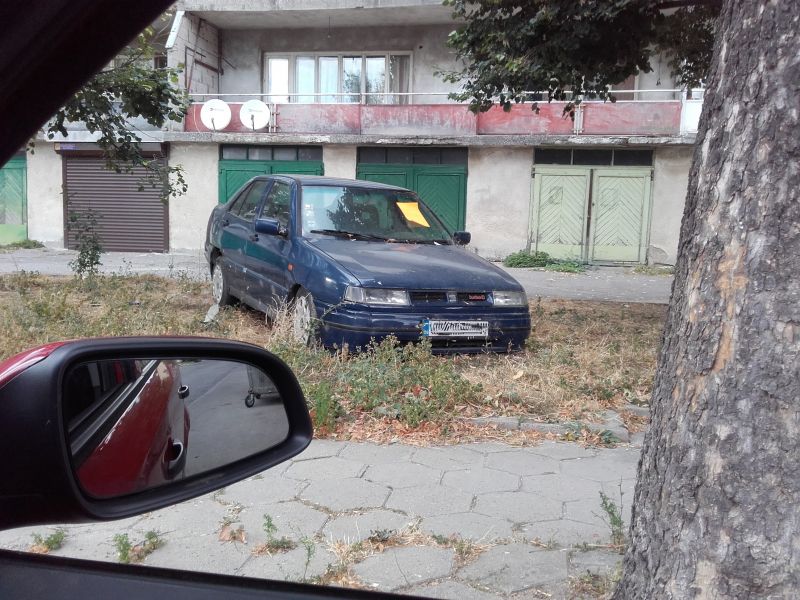 Община Сливен започна кампания по премахване на излезли от употреба автомобили 